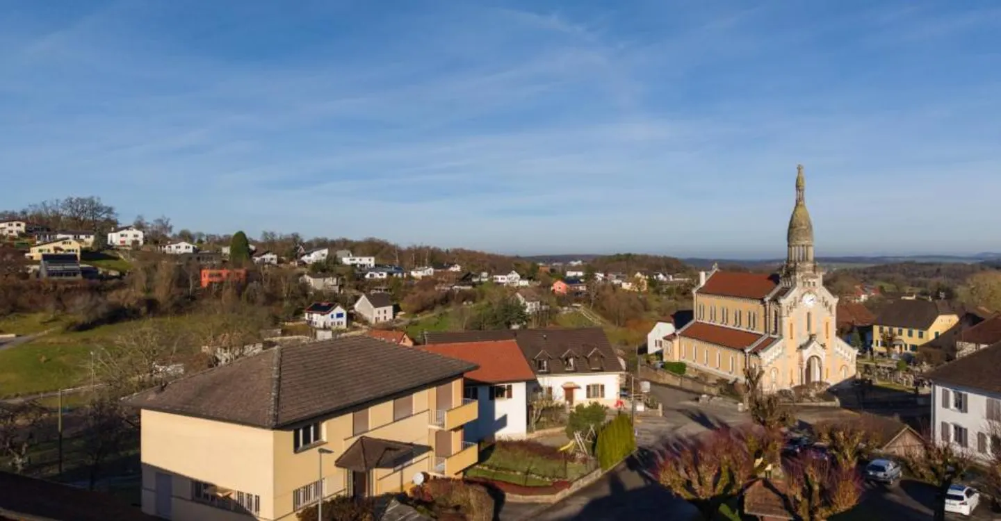Haus mit zwei Wohnungen mit großem Transformationspotenzial - Foto 2 von 10