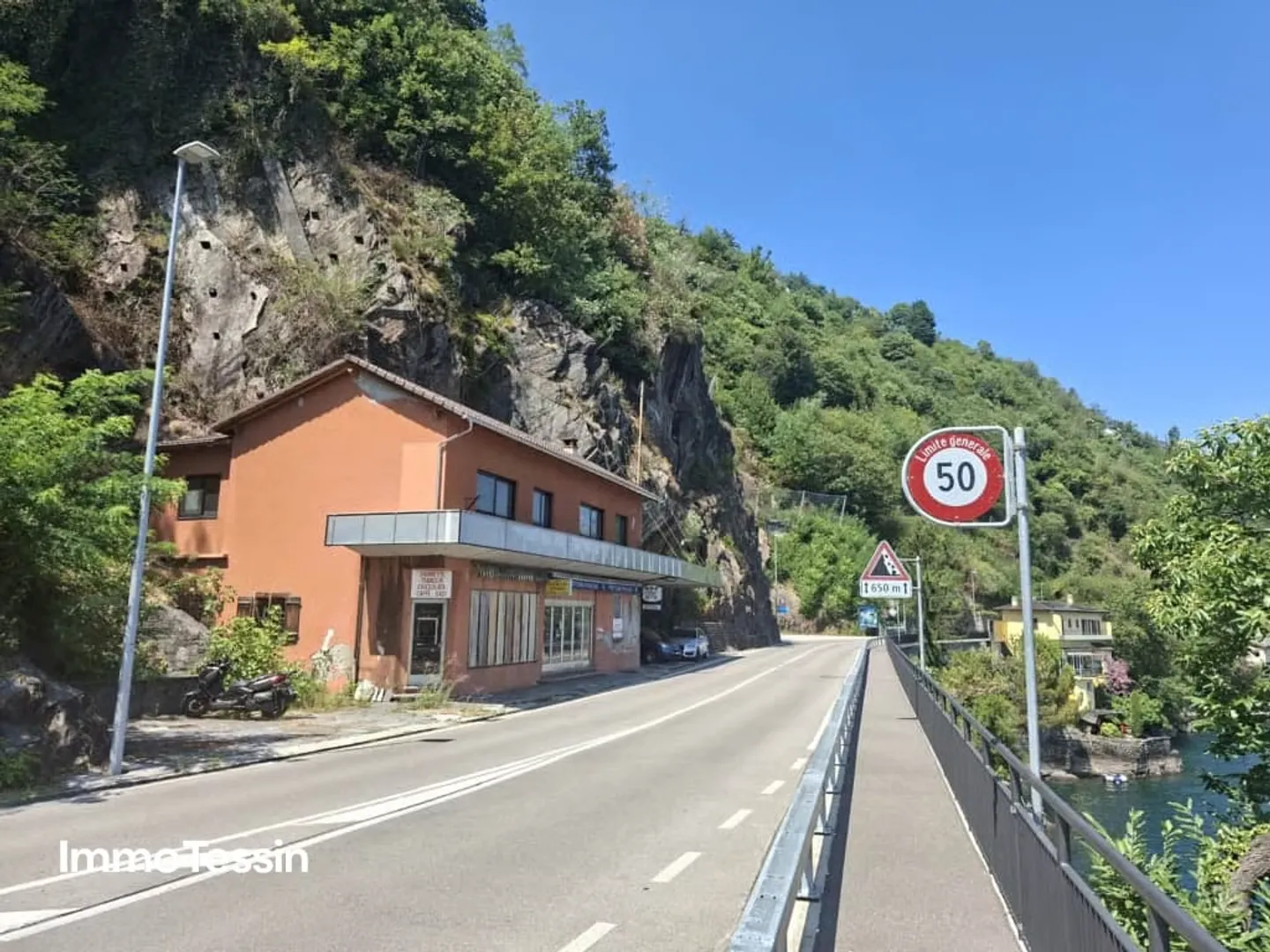 POTENTIAL: Property in Brissago directly on Lake Maggiore with breathtaking lake views and several parking spaces - Photo 4 of 13