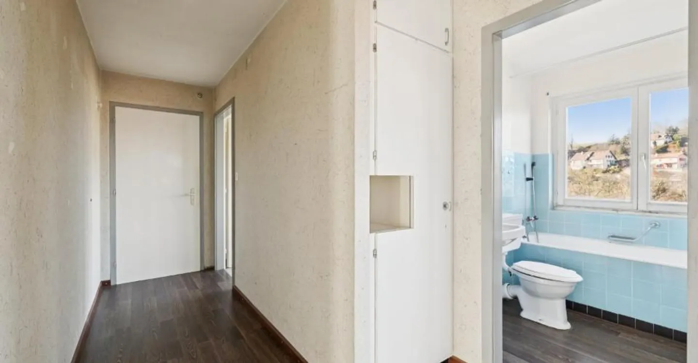 Haus mit zwei Wohnungen mit großem Transformationspotenzial - Foto 3 von 10