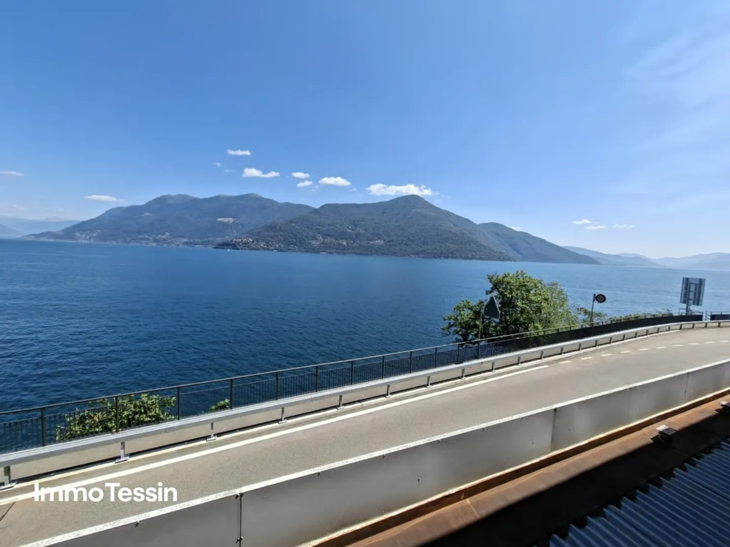 POTENTIAL: Property in Brissago directly on Lake Maggiore with breathtaking lake views and several parking spaces - Photo 10 of 13