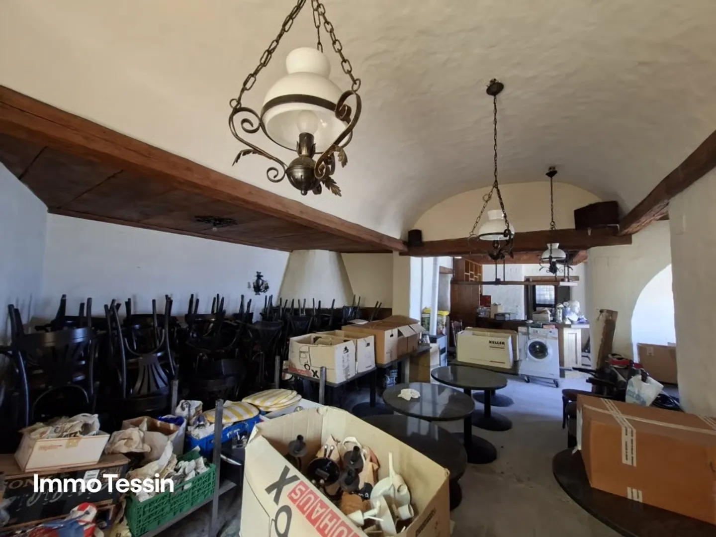 POTENTIAL: Property in Brissago directly on Lake Maggiore with breathtaking lake views and several parking spaces - Photo 12 of 13