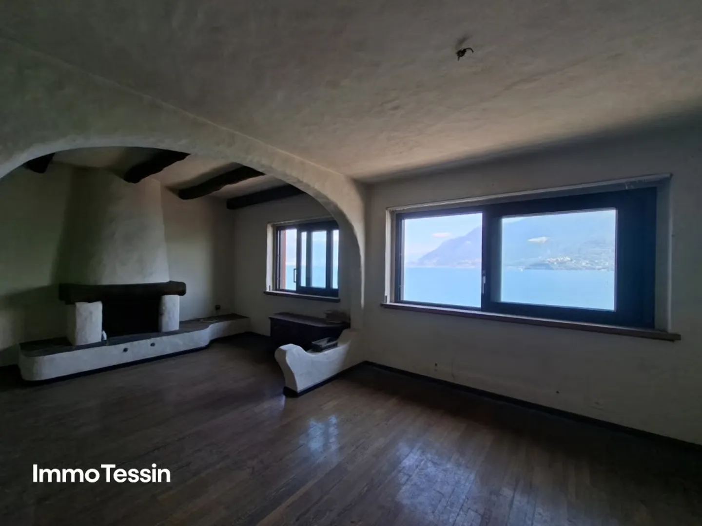 POTENTIAL: Property in Brissago directly on Lake Maggiore with breathtaking lake views and several parking spaces - Photo 7 of 13