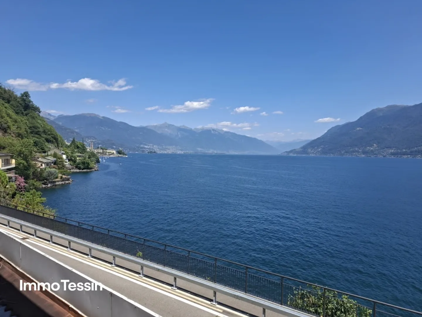 POTENTIAL: Property in Brissago directly on Lake Maggiore with breathtaking lake views and several parking spaces - Photo 9 of 13