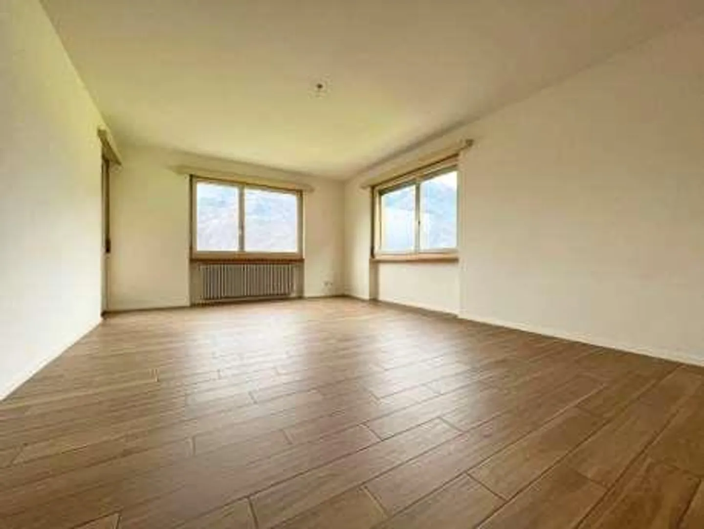 Appartamento luminoso di 3,5 locali a Castione - Foto 3 di 7