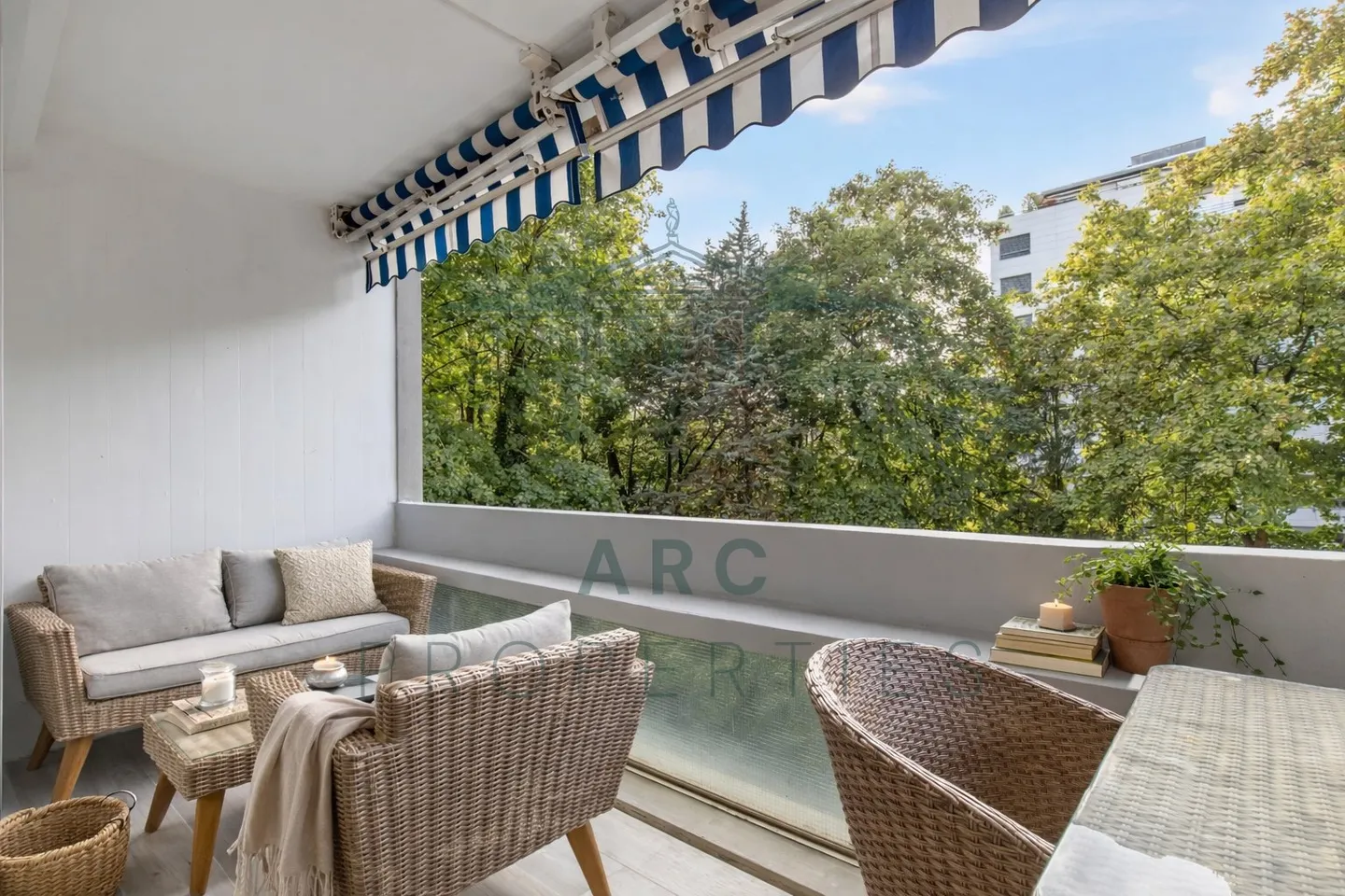 MALAGNOU - RENOVIERTE WOHNUNG MIT BALKON - Foto 3 von 4