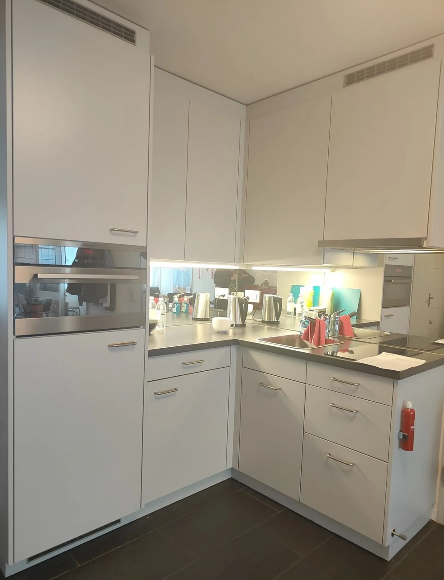 Appartamento versatile di 1,5 stanze nel cuore di Urtenen-Schönbühl - Foto 3 di 7