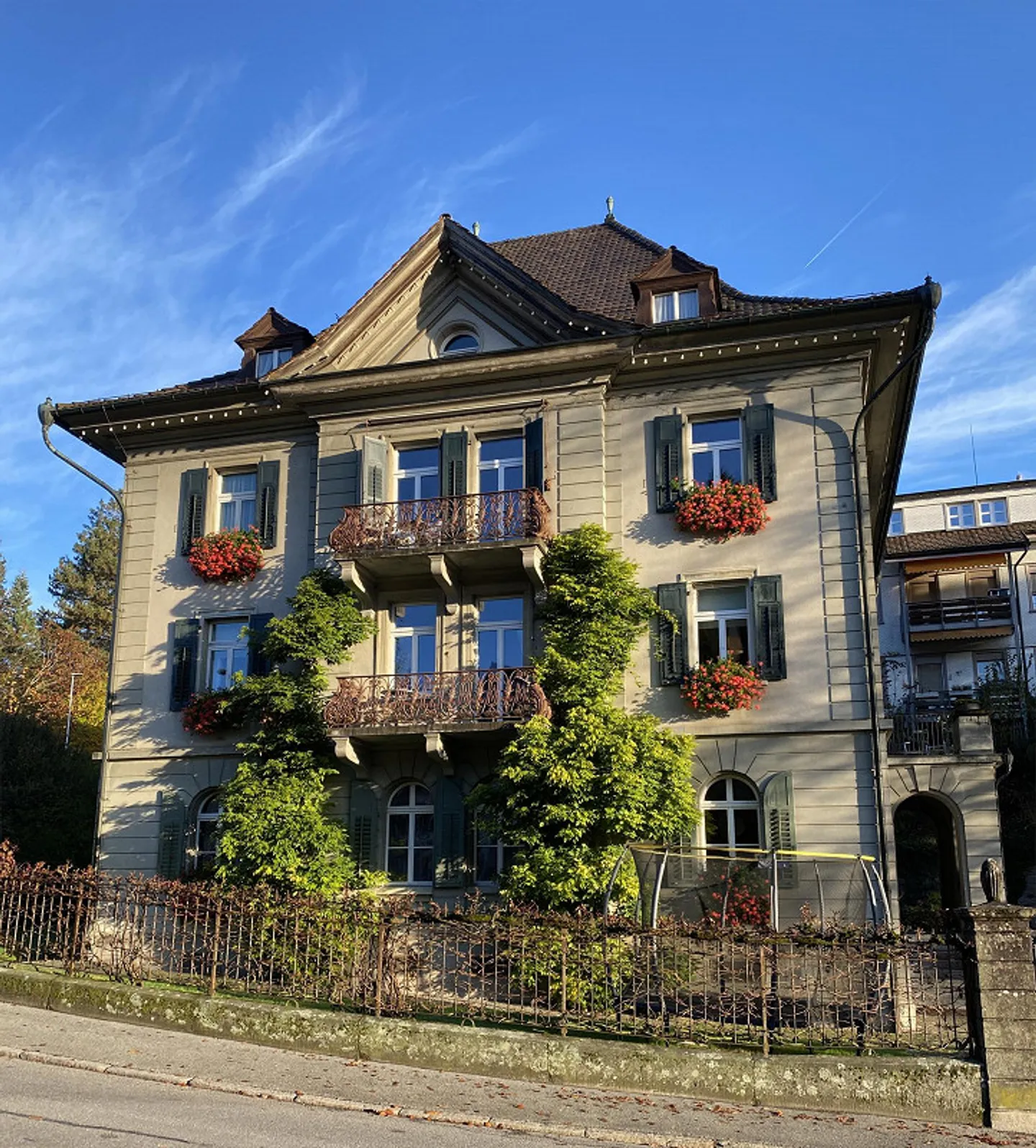 Appartamento al piano terra di 3 stanze in villa storica - Foto 1 di 9