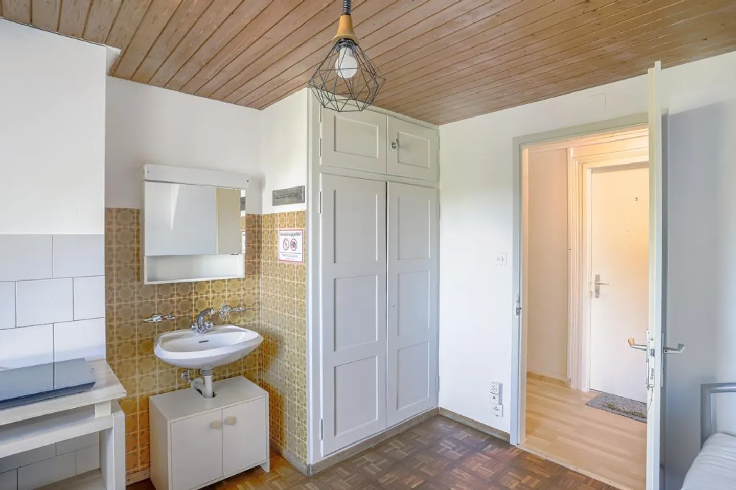 Multi-family house in a good location with versatile use - Photo 7 of 8
