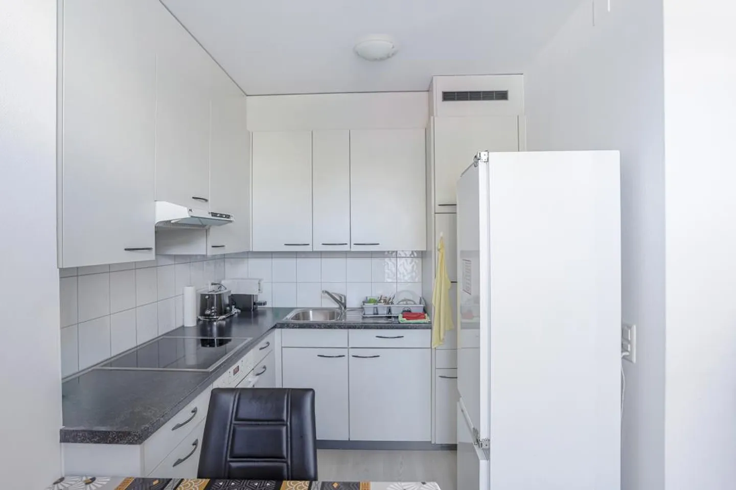Multi-family house in a good location with versatile use - Photo 5 of 8