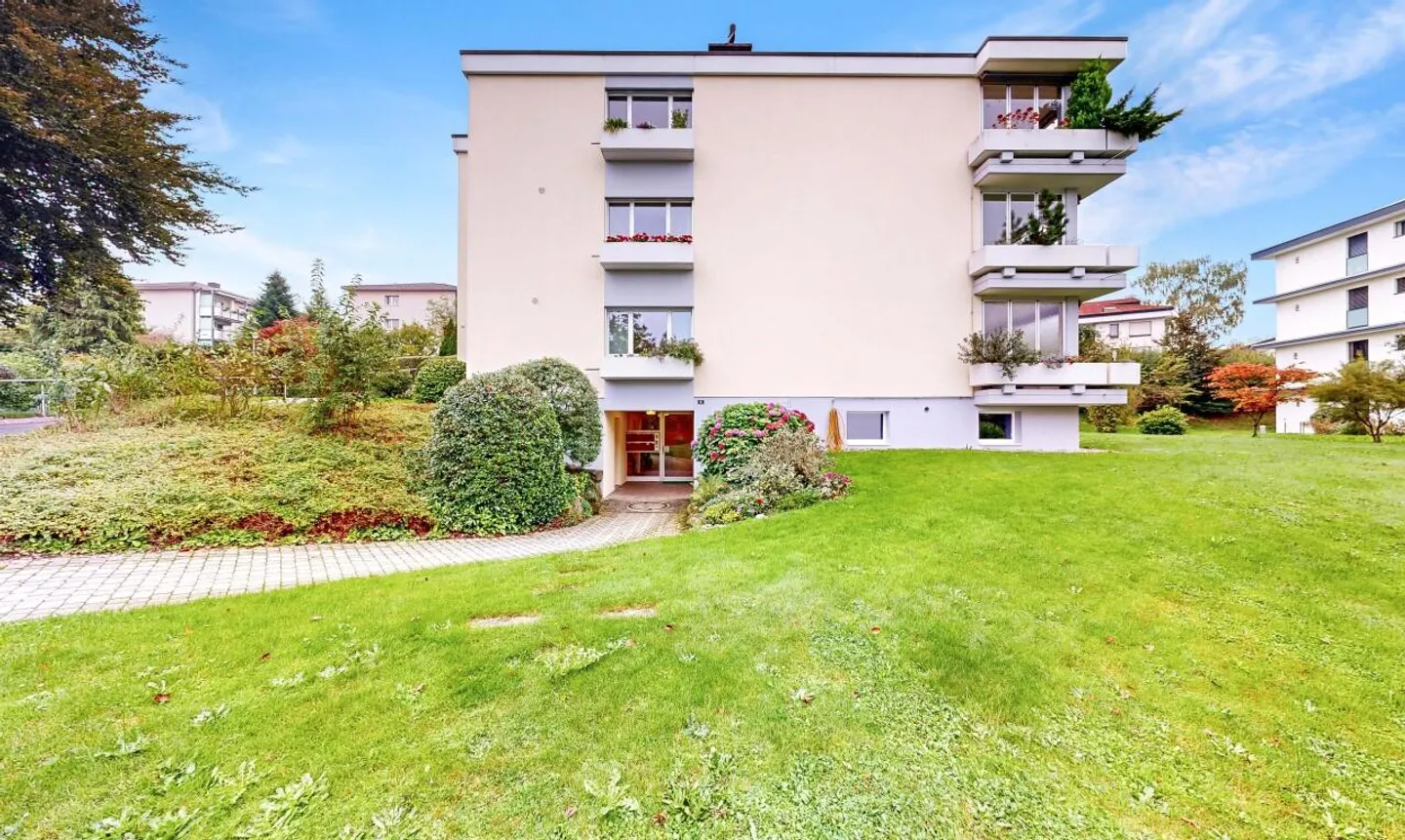Appartement attrayant de 4,5 pièces avec balcon dans un emplacement calme à Widen - Photo 1 sur 11