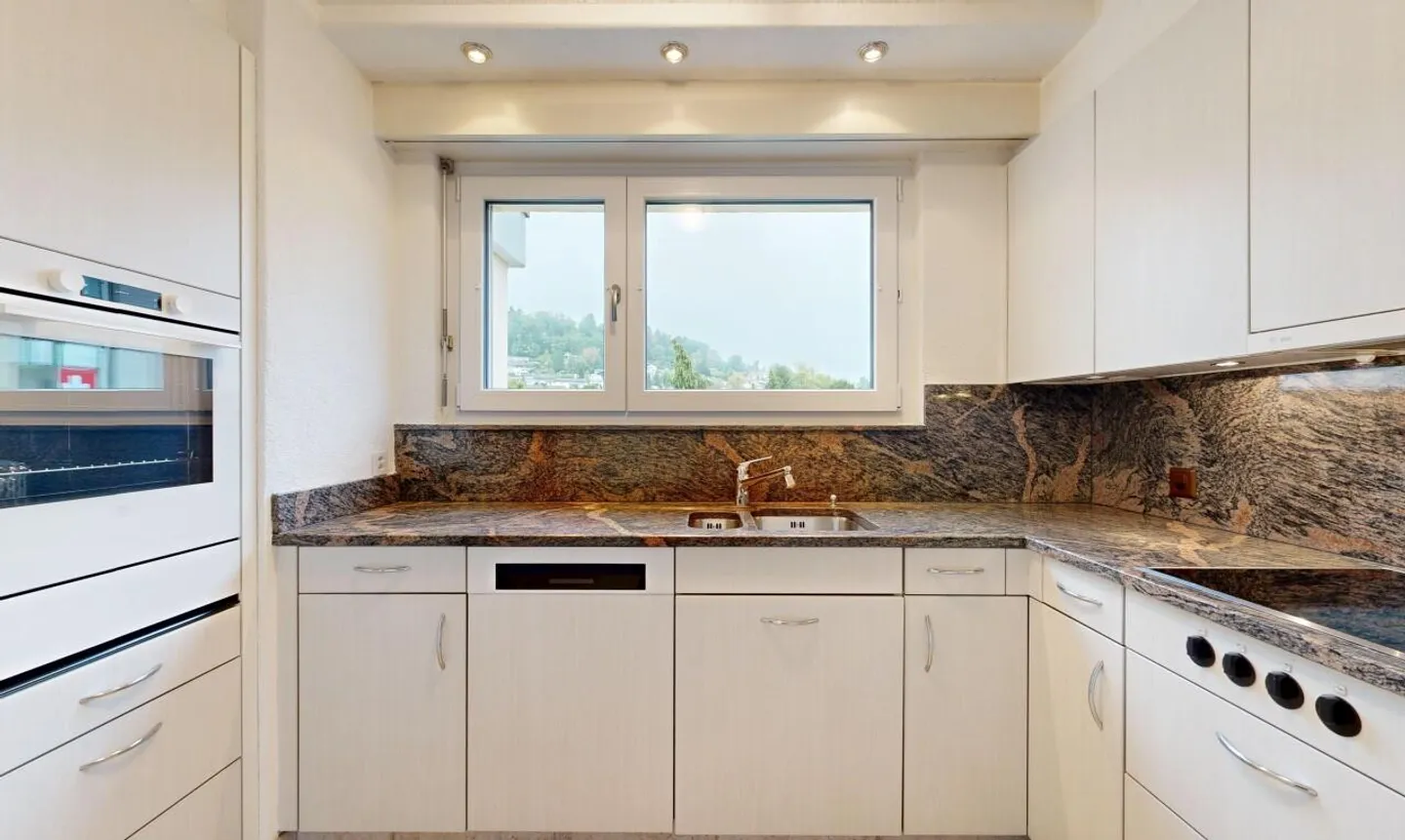 Appartement attrayant de 4,5 pièces avec balcon dans un emplacement calme à Widen - Photo 2 sur 11