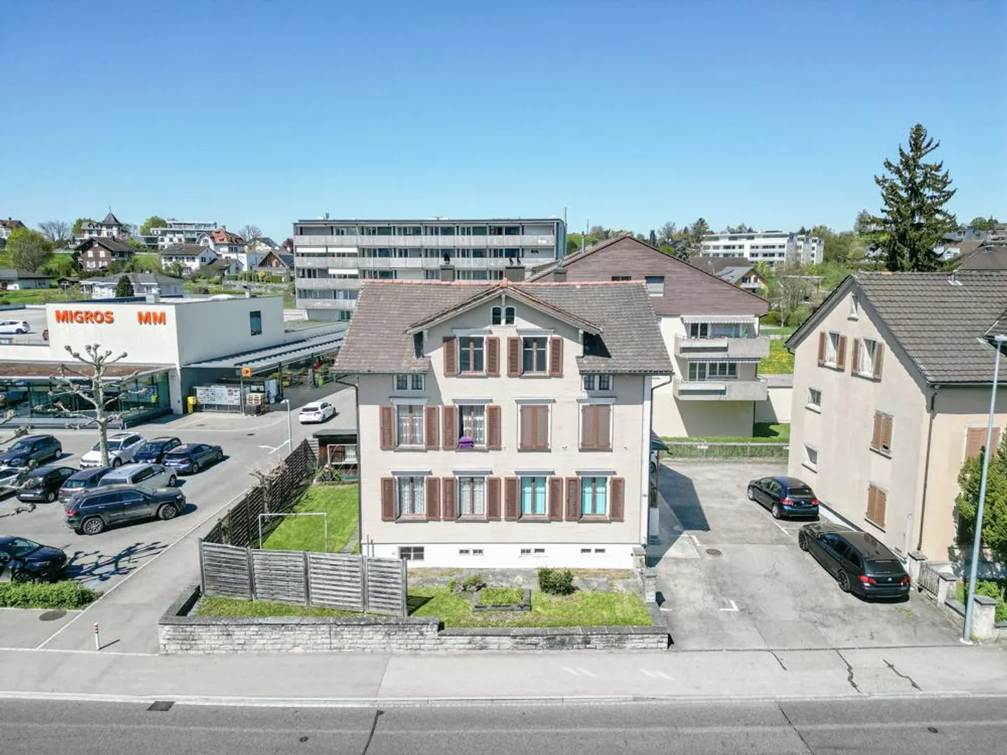 Attractive multi-family house in a central location - Photo 4 of 7