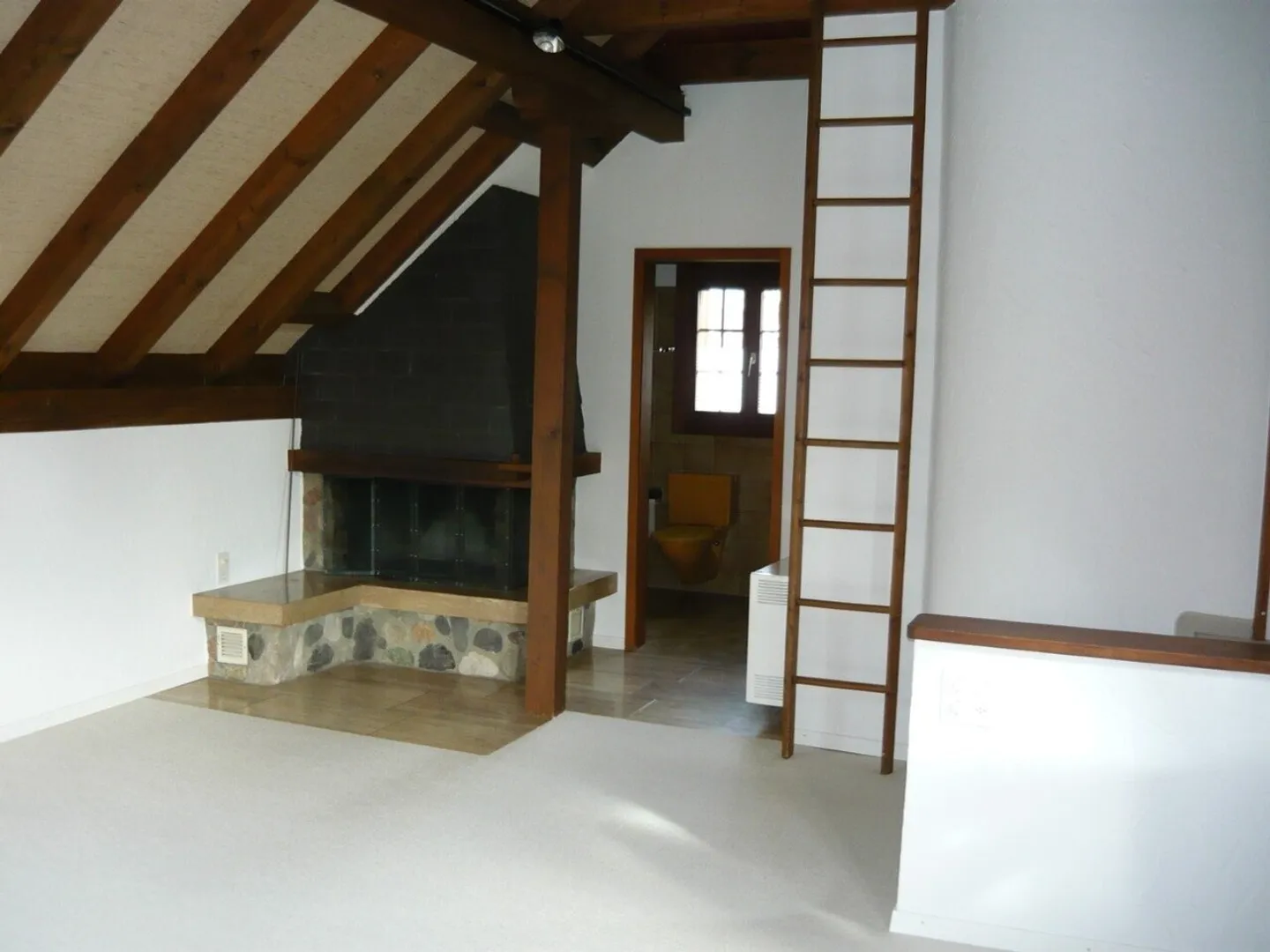 Loft abitativo affascinante - Vivere in tranquillità eppure centralmente a Utzenstorf - Foto 3 di 8