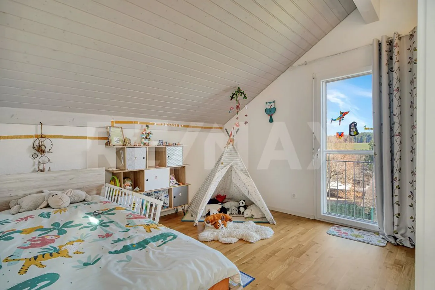 Charming Villa with Mountain View - Photo 7 of 9