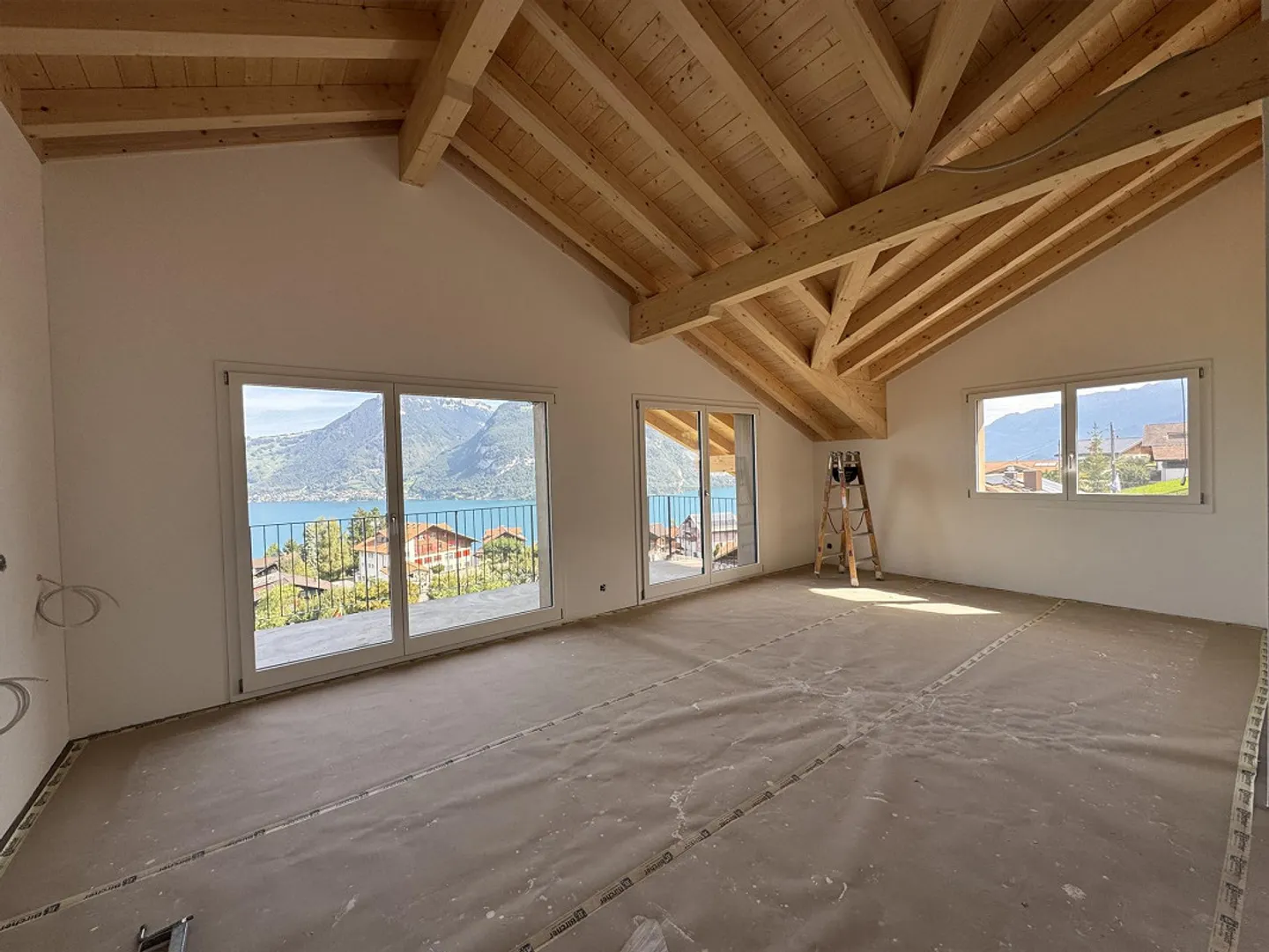 Attractive penthouse apartment, spacious balcony with lake view, first occupancy... - Photo 1 of 6