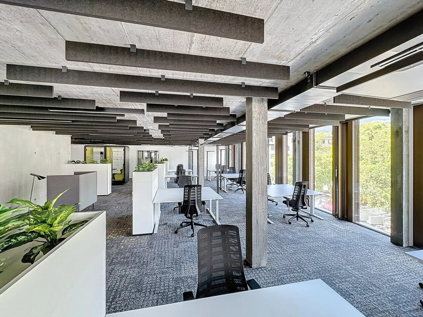 For rent in the heart of Sion, magnificent semi-furnished offices from 70 m2 in a new district. - Photo 10 of 12