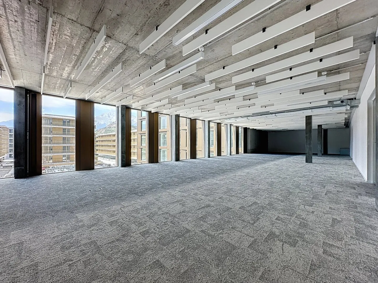 For rent in the heart of Sion, magnificent semi-furnished offices from 70 m2 in a new district. - Photo 12 of 12