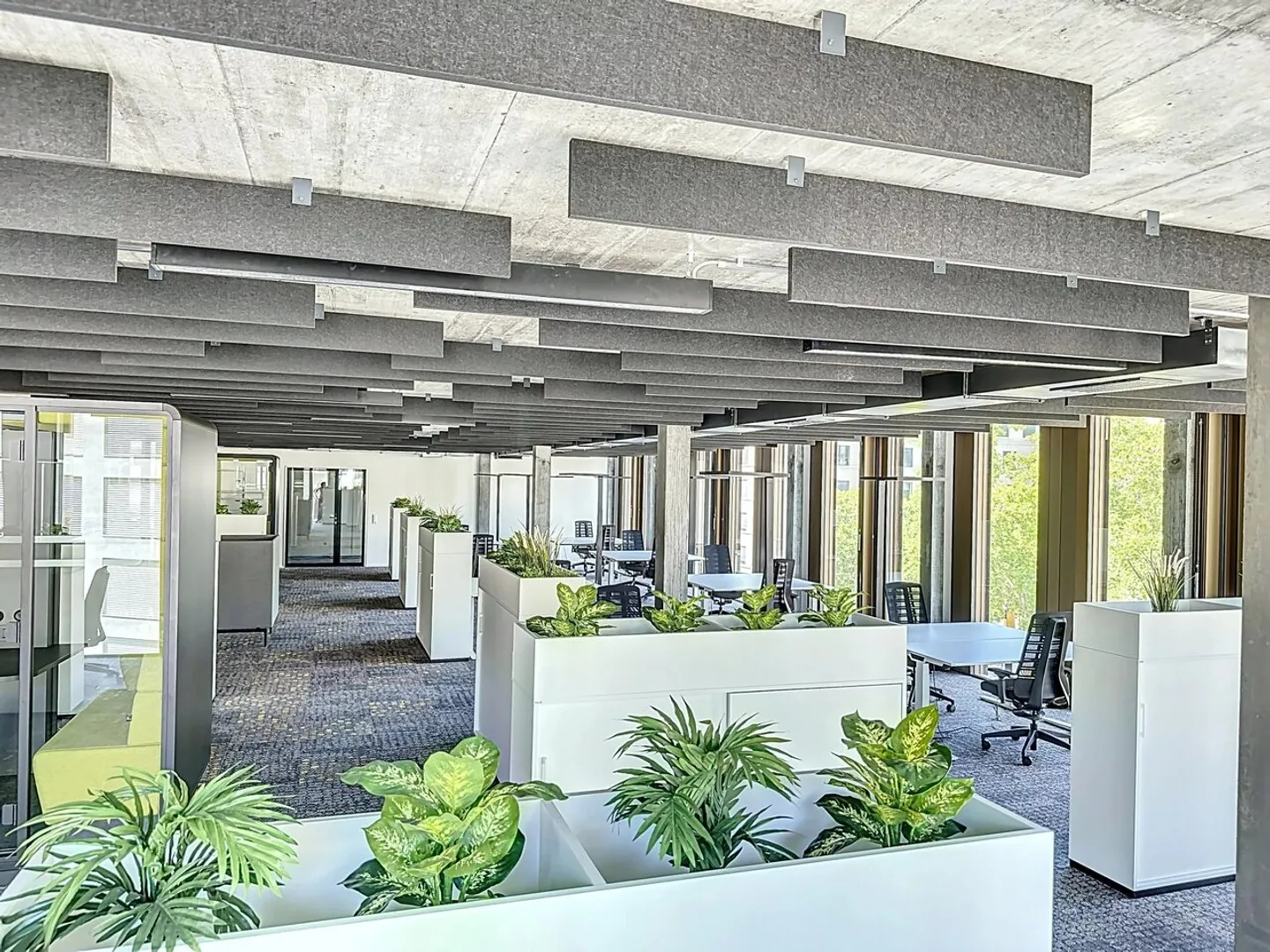 For rent in the heart of Sion, magnificent semi-furnished offices from 70 m2 in a new district. - Photo 1 of 12