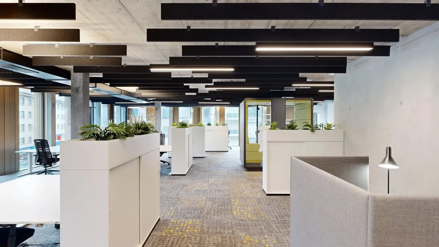 For rent in the heart of Sion, magnificent semi-furnished offices from 70 m2 in a new district. - Photo 2 of 12