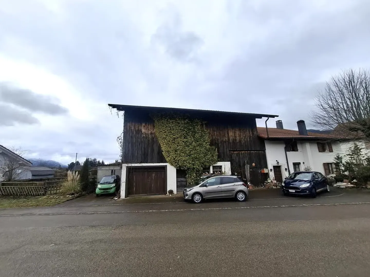 Large building plot with old barn, available immediately - Photo 6 of 13