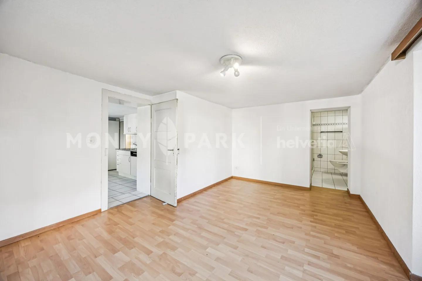 Casa bifamiliare caratteristica con edificio economico e posizione idilliaca - Foto 5 di 12