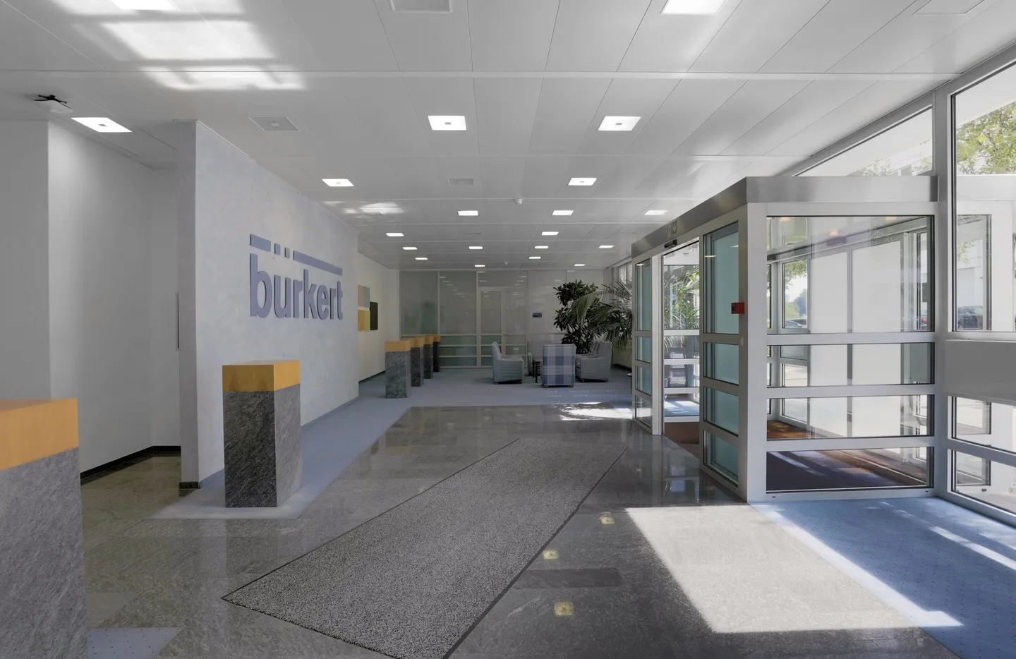 Uffici ampi e luminosi in un moderno edificio commerciale - Foto 4 di 7