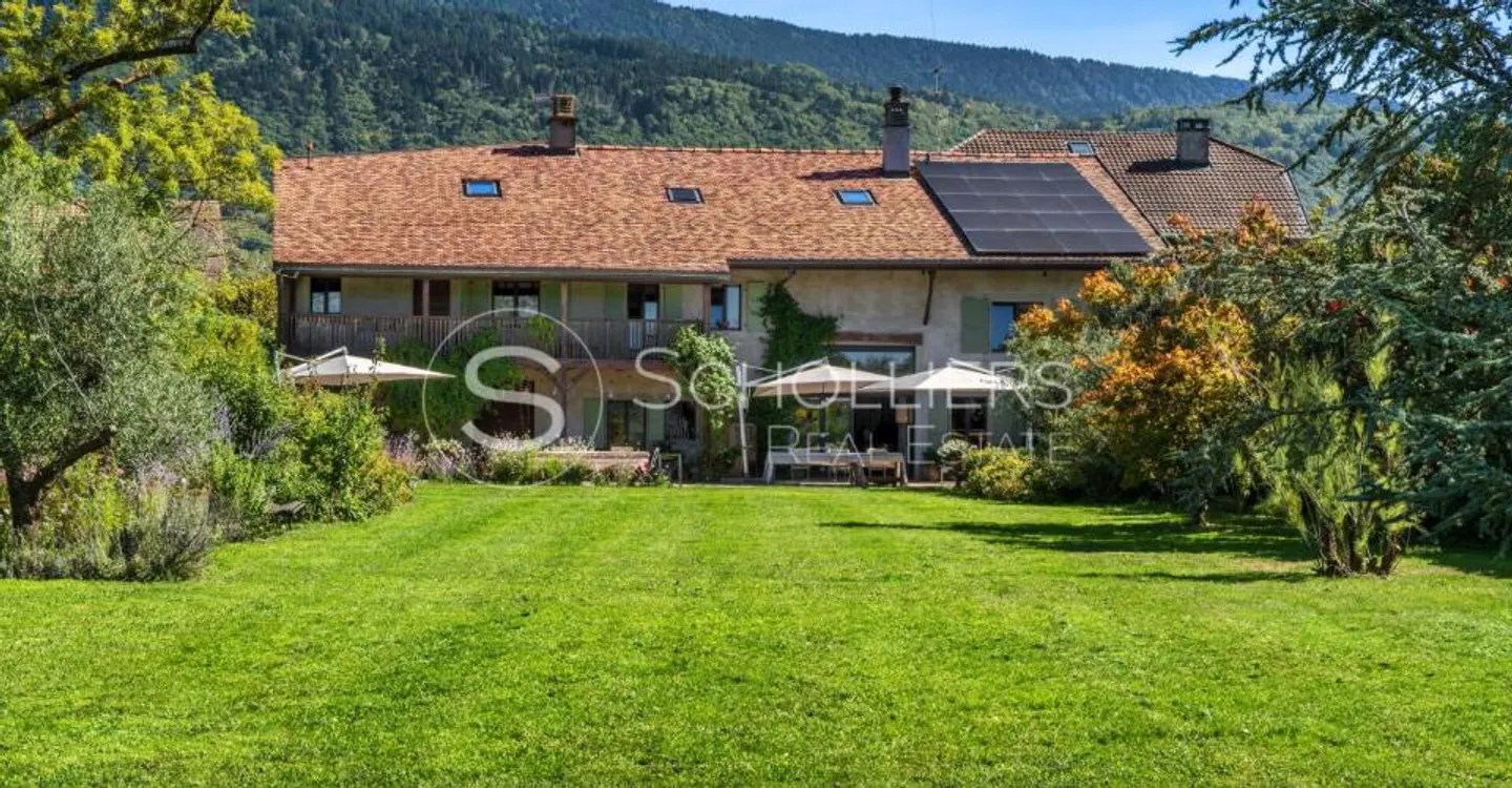 20-room House - Photo 1 of 10