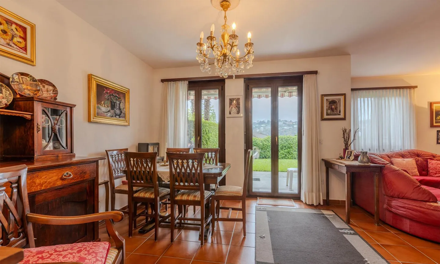 Economico - Villa di 5,5 stanze con giardino a Lugano Pazzallo - Foto 2 di 12