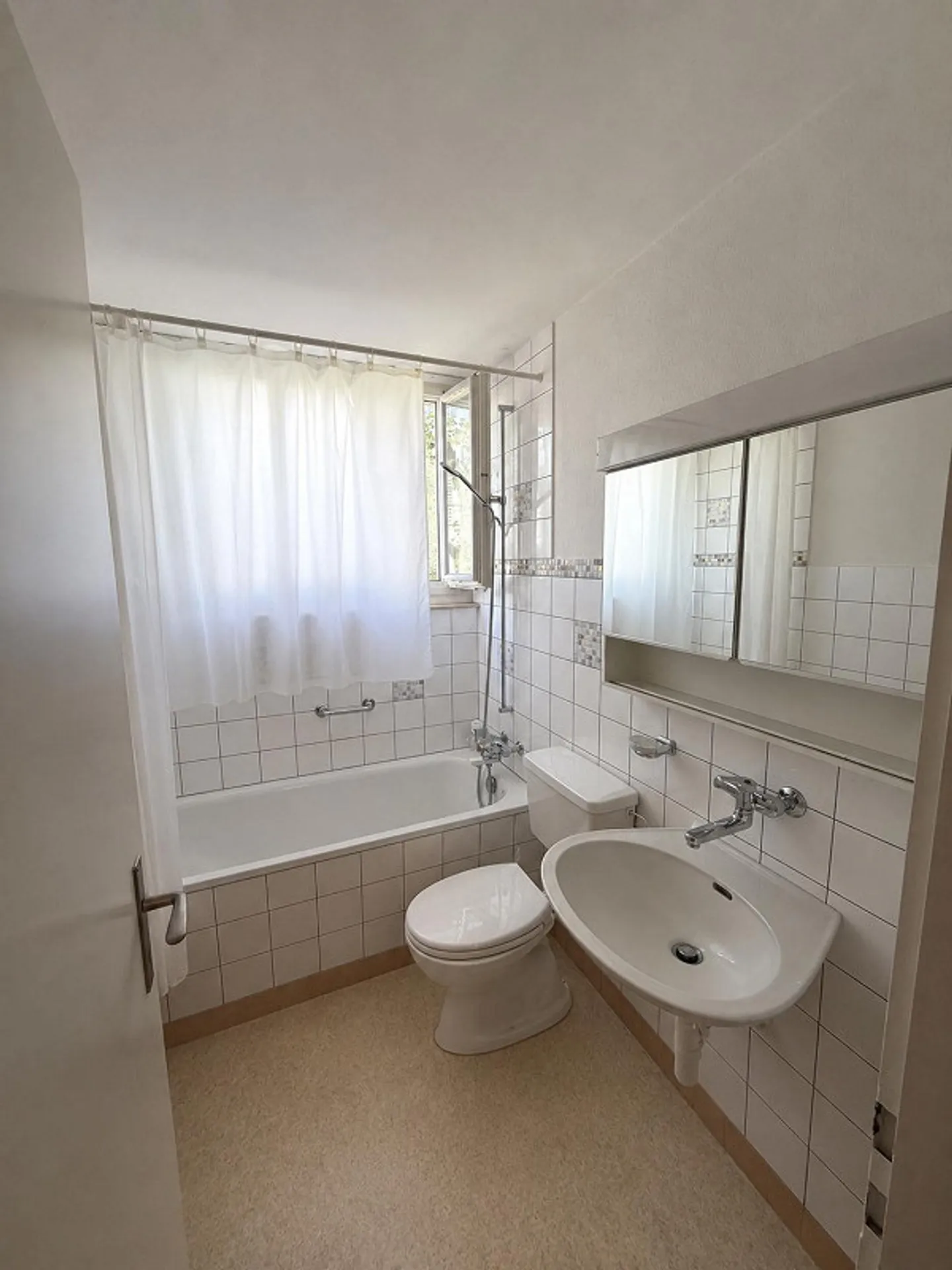 Appartamento attraente con 3 camere da letto, ampio balcone e vista sul verde - Foto 7 di 8