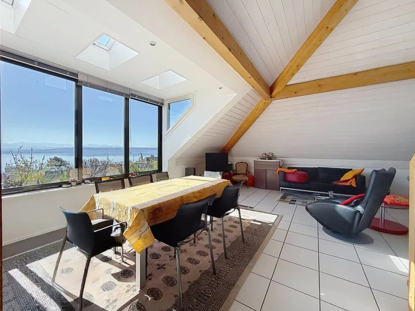 Duplex con vista panoramica sul lago e le Alpi - Gorgier - Foto 1 di 13