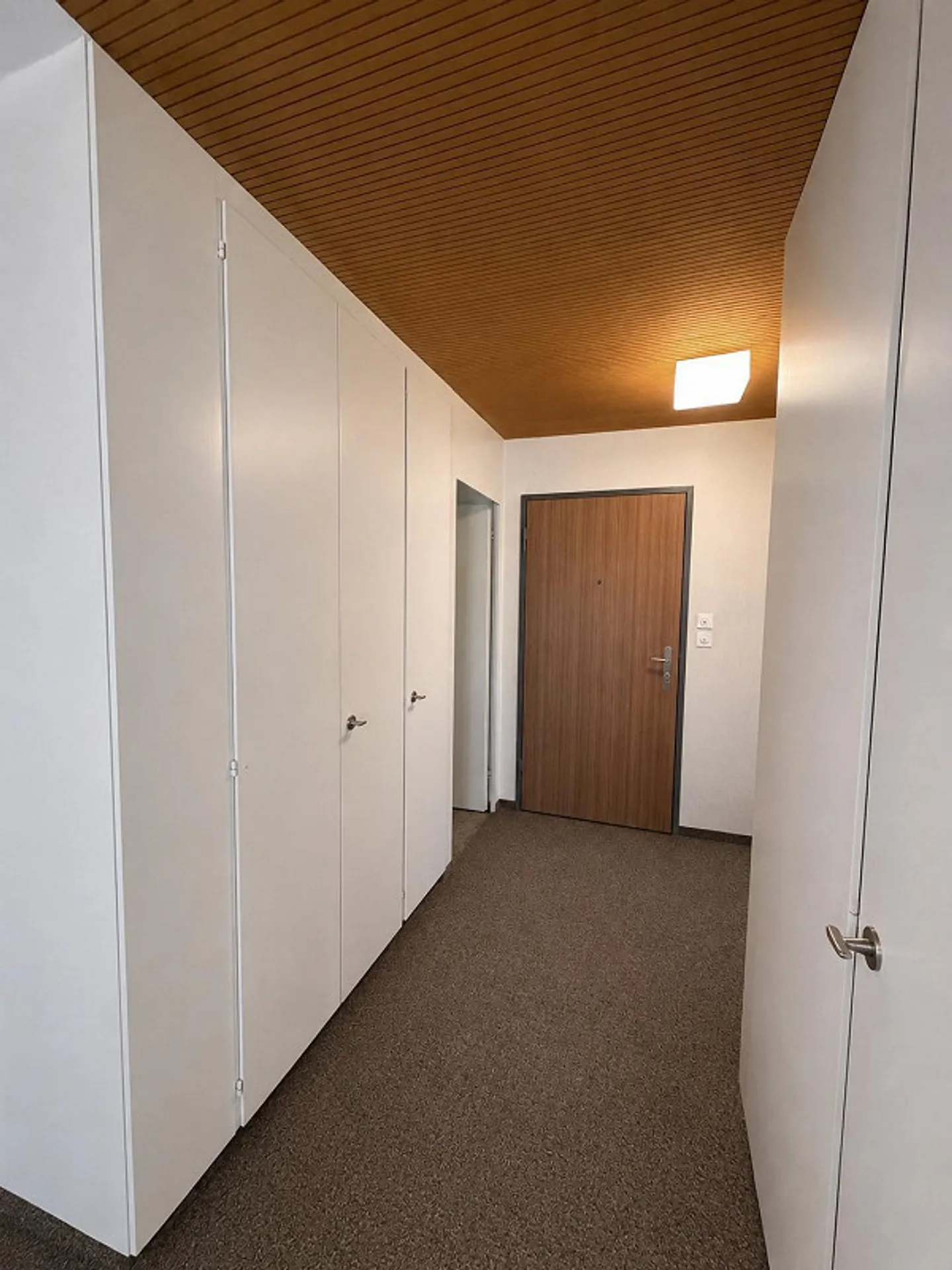Appartamento attraente con 3 camere da letto, ampio balcone e vista sul verde - Foto 4 di 8