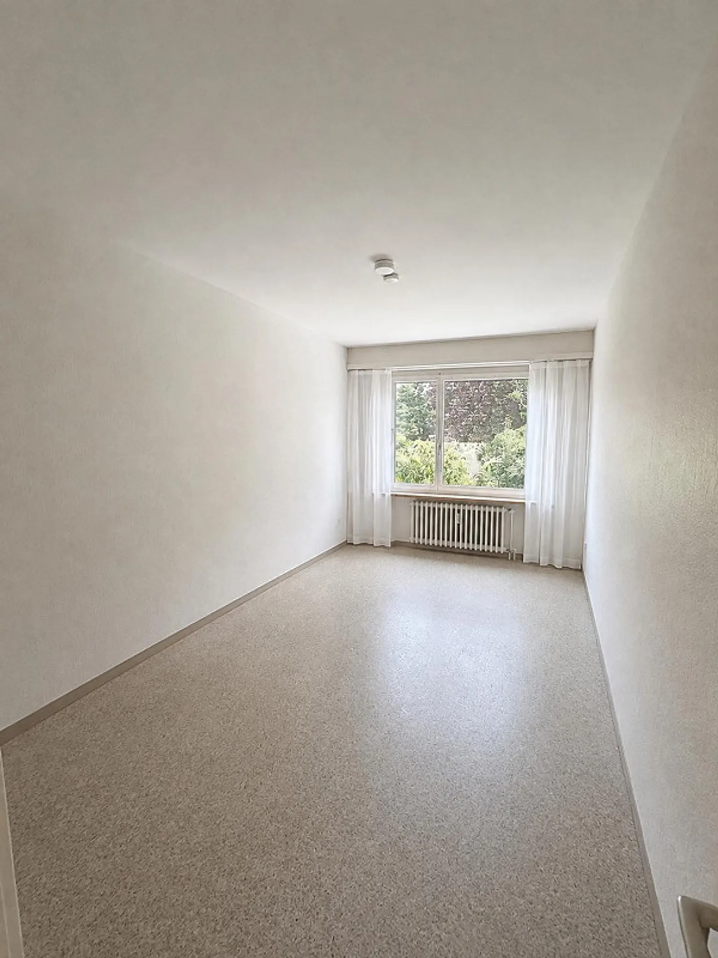 Appartamento attraente con 3 camere da letto, ampio balcone e vista sul verde - Foto 5 di 8