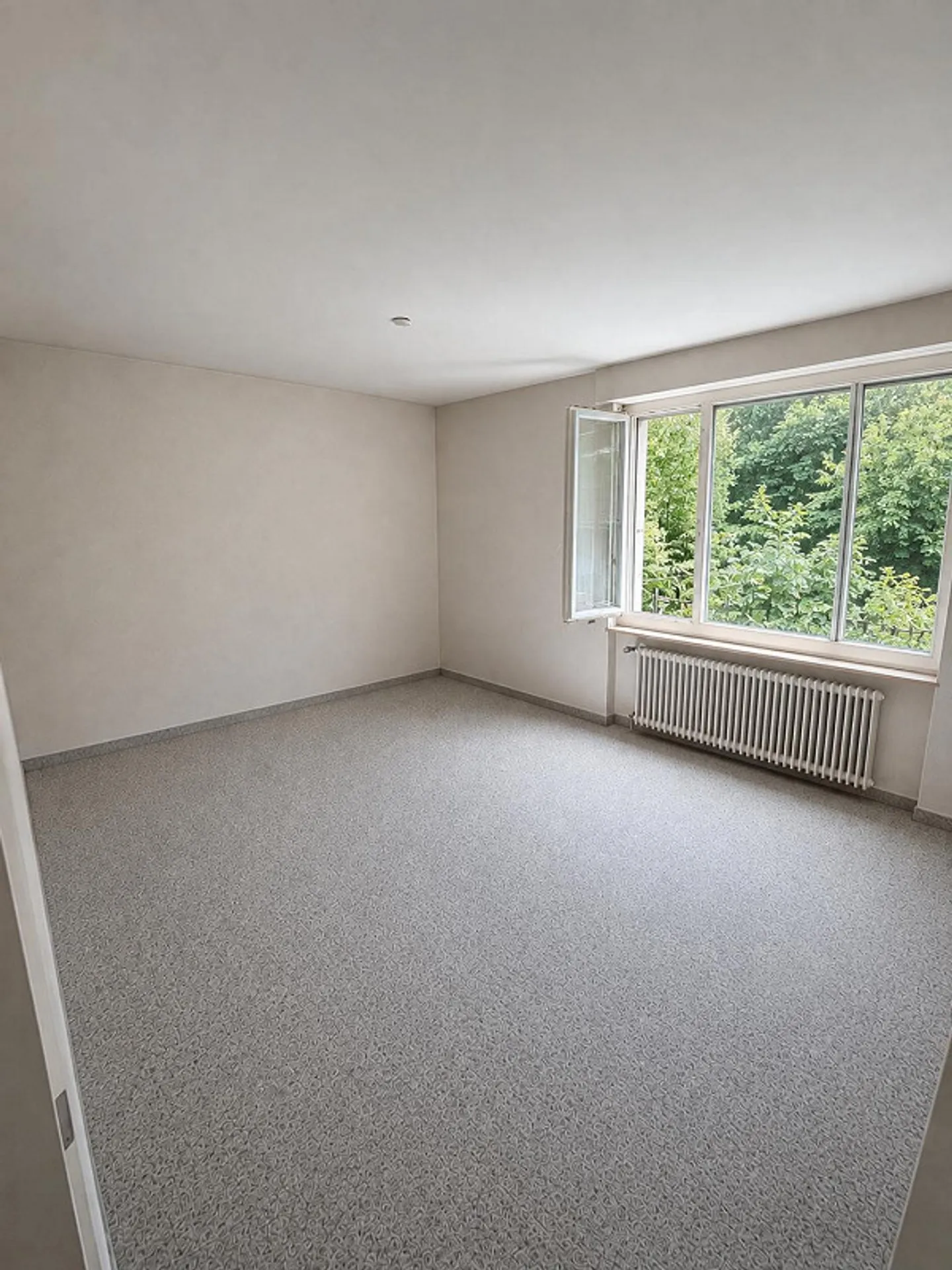 Appartamento attraente con 3 camere da letto, ampio balcone e vista sul verde - Foto 6 di 8