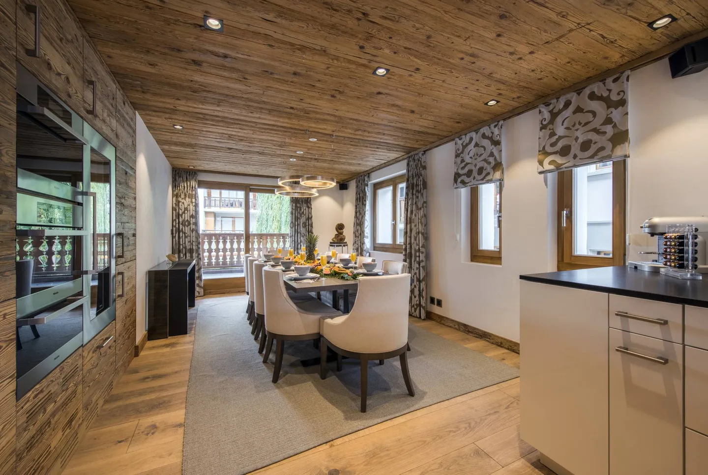 Exceptional Chalet in the Heart of the Resort - Photo 4 of 13