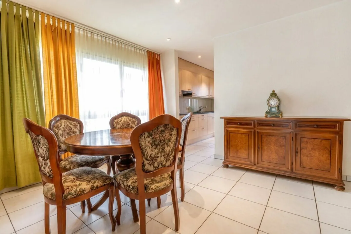 Appartamento di 4,5 stanze con due posti auto in garage sotterraneo e un laboratorio privato - Foto 4 di 17