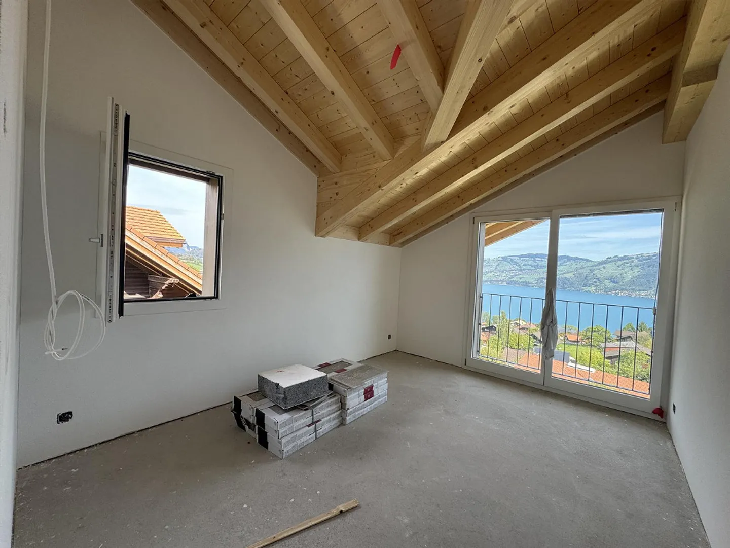 Stunning view of Lake Thun, spacious balcony with panorama... - Photo 4 of 6