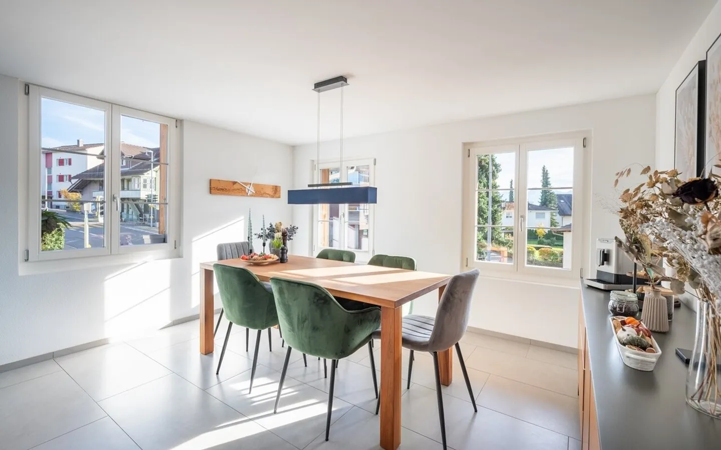 Wunderschön renovierte Wohnung im grossen Stil! - Foto 3 di 13