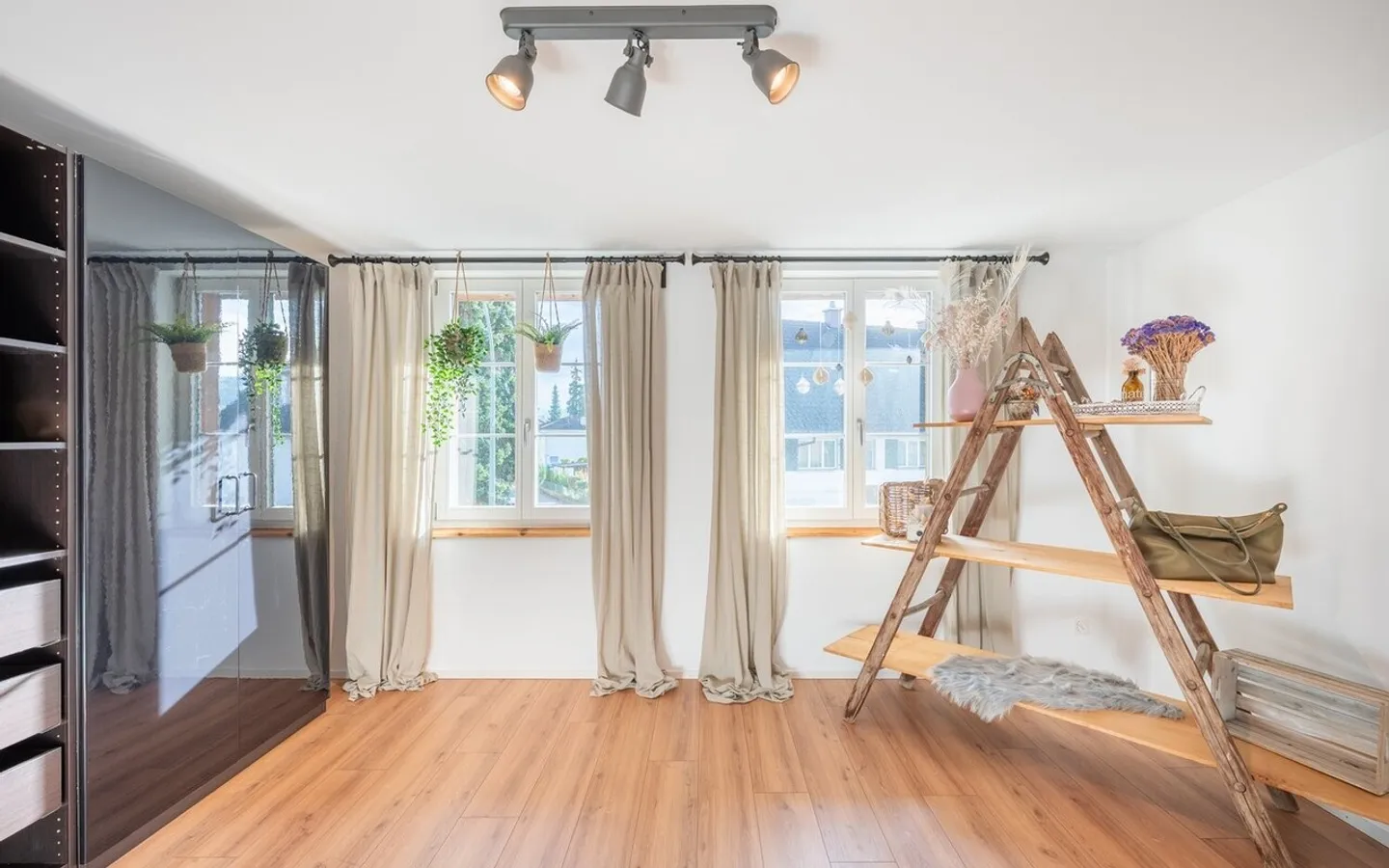 Wunderschön renovierte Wohnung im grossen Stil! - Foto 6 di 13