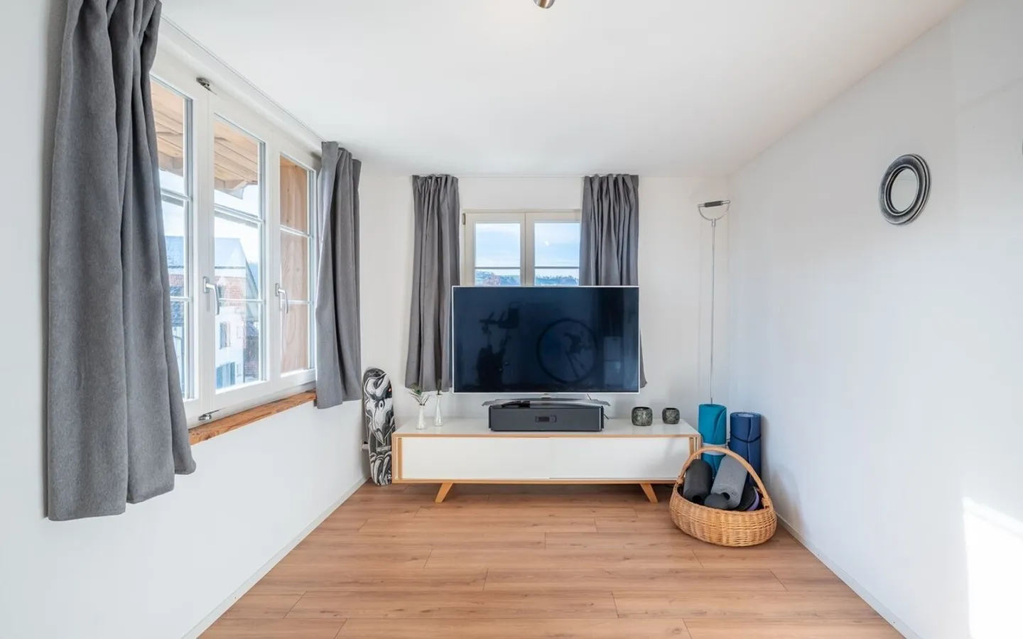 Wunderschön renovierte Wohnung im grossen Stil! - Foto 8 di 13