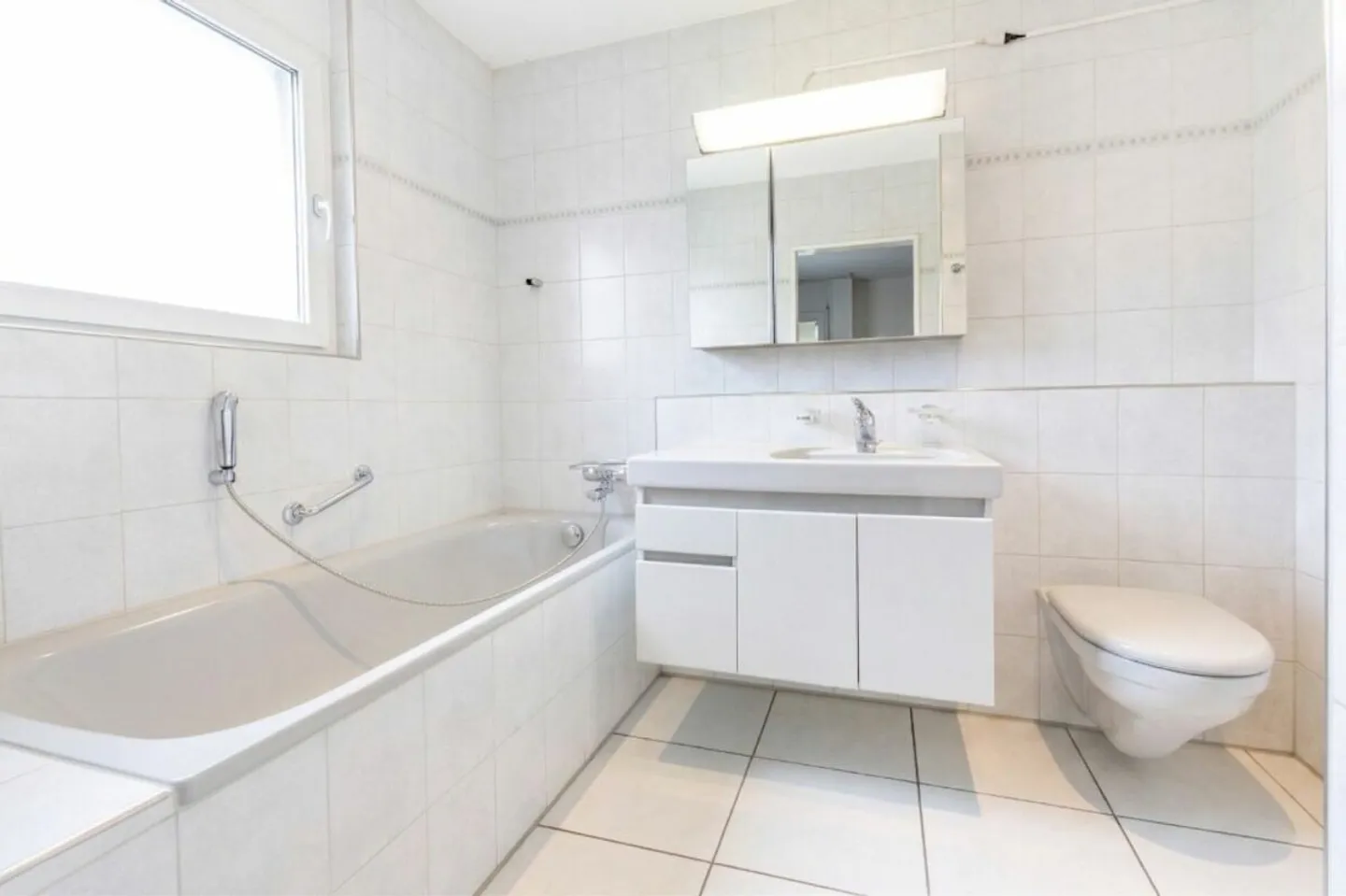 Appartamento di 4,5 stanze con due posti auto in garage sotterraneo e un laboratorio privato - Foto 9 di 17