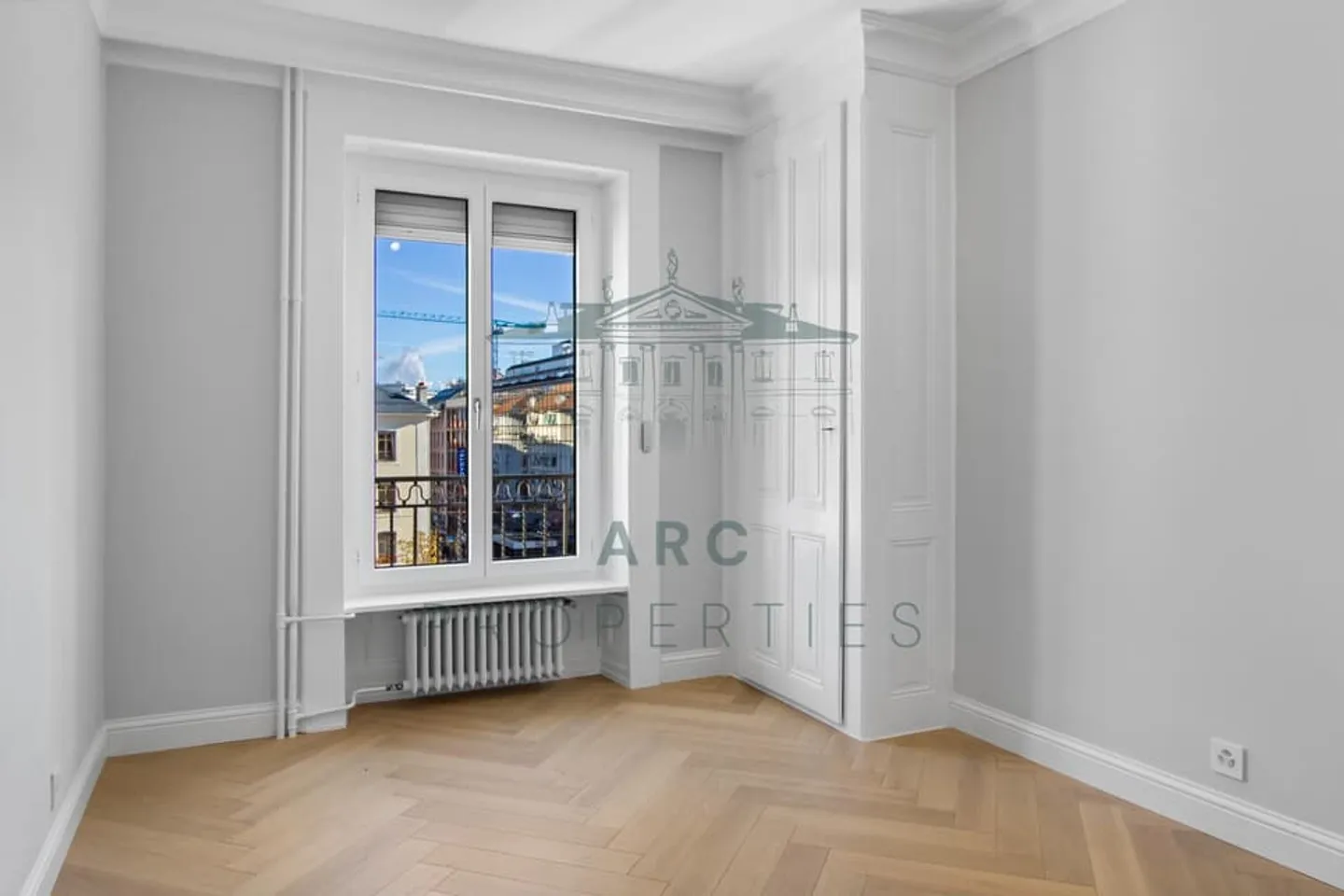 PÂQUIS - WUNDERSCHÖNE RENOVIERTE WOHNUNG - Foto 3 von 7