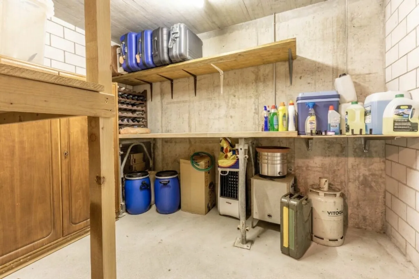 Appartamento di 4,5 stanze con due posti auto in garage sotterraneo e un laboratorio privato - Foto 13 di 17