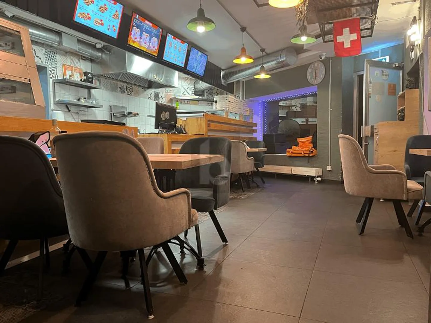 GASTRO MIT NEUWERTIGEM INVENTAR - Foto 2 von 5