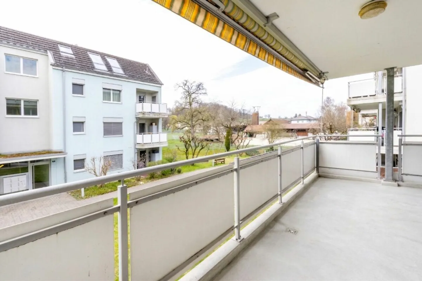 Appartamento di 4,5 stanze con due posti auto in garage sotterraneo e un laboratorio privato - Foto 12 di 17