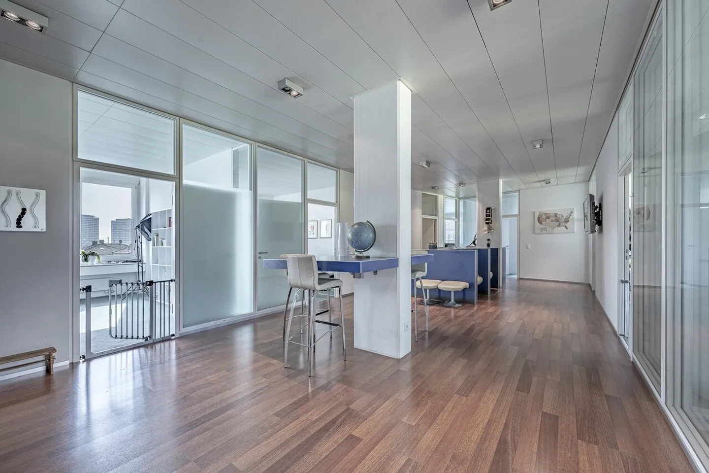 Spazio ufficio ampliato con terrazza sul tetto nel cuore di Oerlikon - Foto 1 di 11