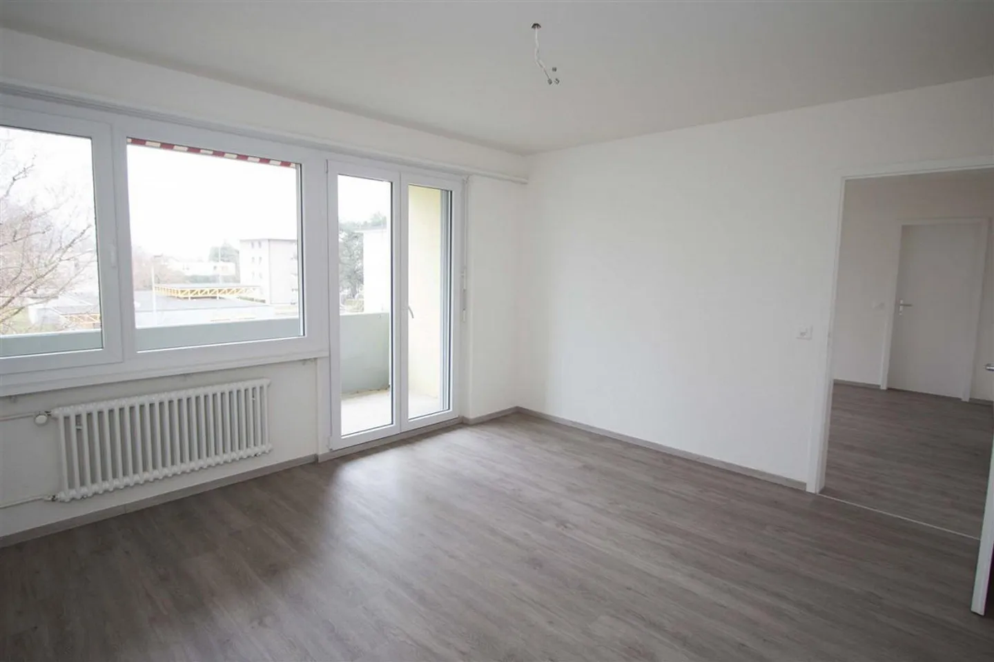 Appartamento moderno con balcone in buona posizione - Foto 3 di 9