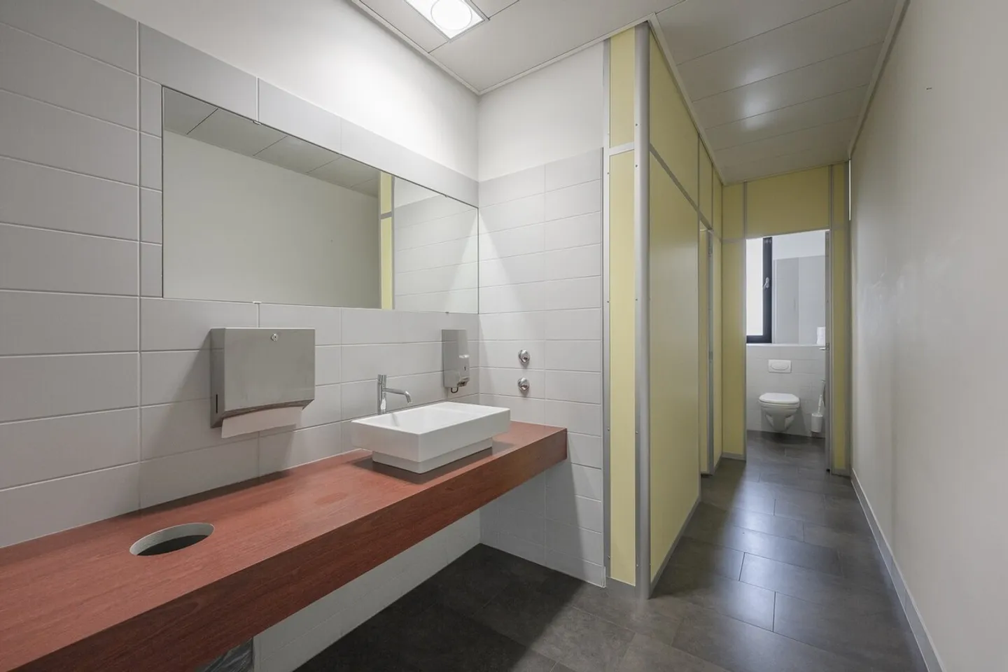 Spazio ufficio ampliato con terrazza sul tetto nel cuore di Oerlikon - Foto 8 di 11