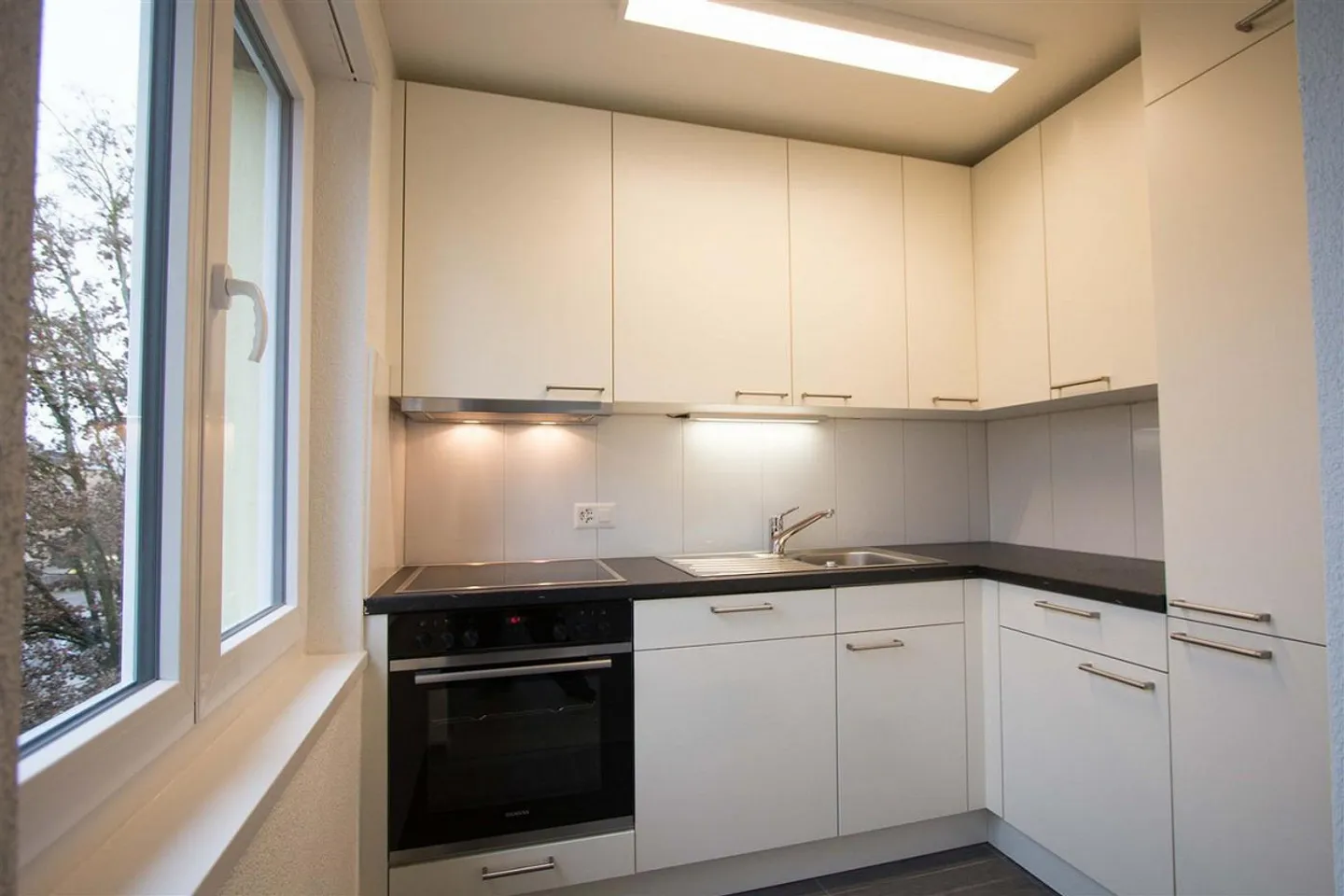 Appartamento moderno con balcone in buona posizione - Foto 4 di 9