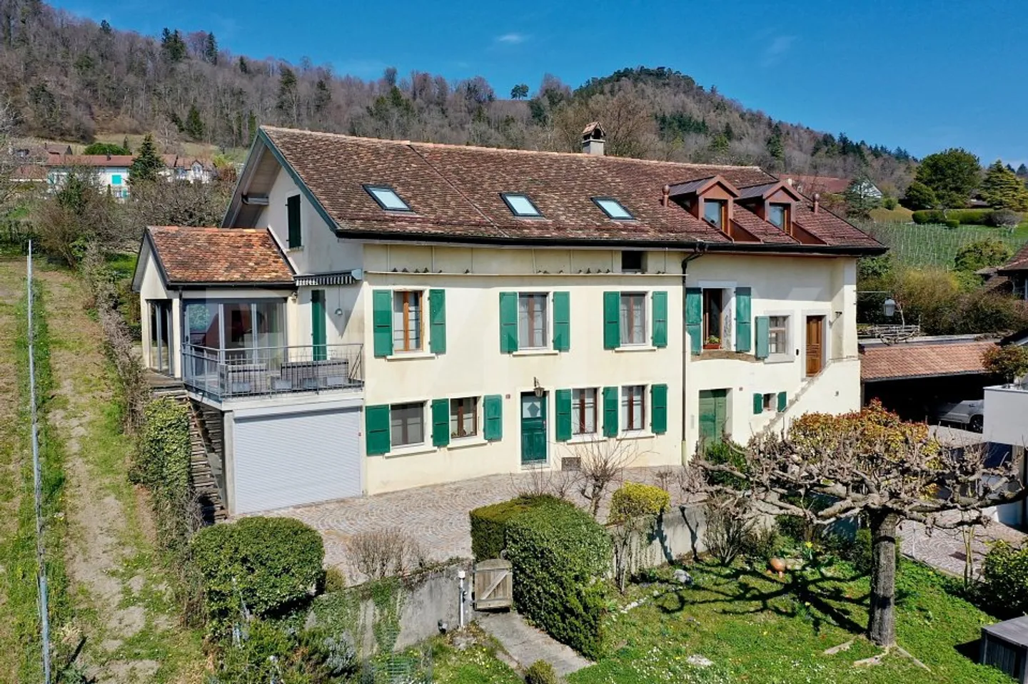 Casa di villaggio affascinante a Bougy-Villars: 6,5 stanze - Foto 1 di 13