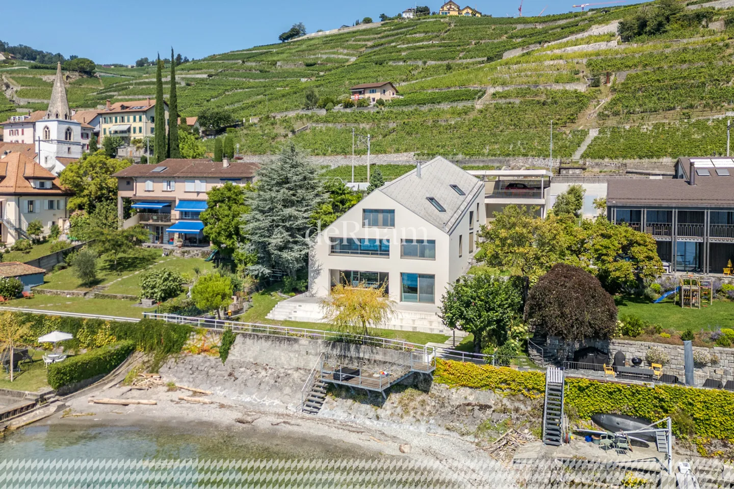 Moderne Villa mit privatem Strand - Foto 1 von 9